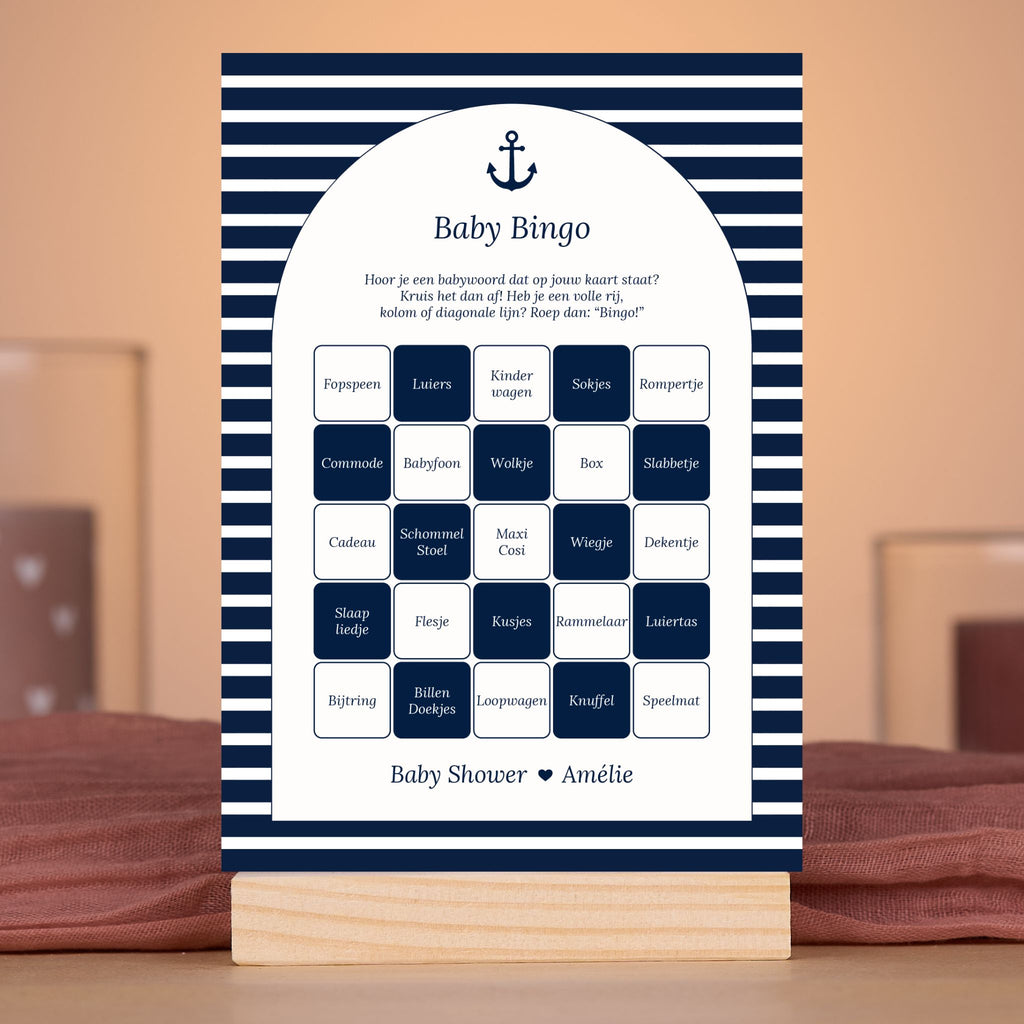 Baby Bingo kaart in Navy Blue met streepjes in sfeervolle babyshower setting met decoratie, Studio Miron