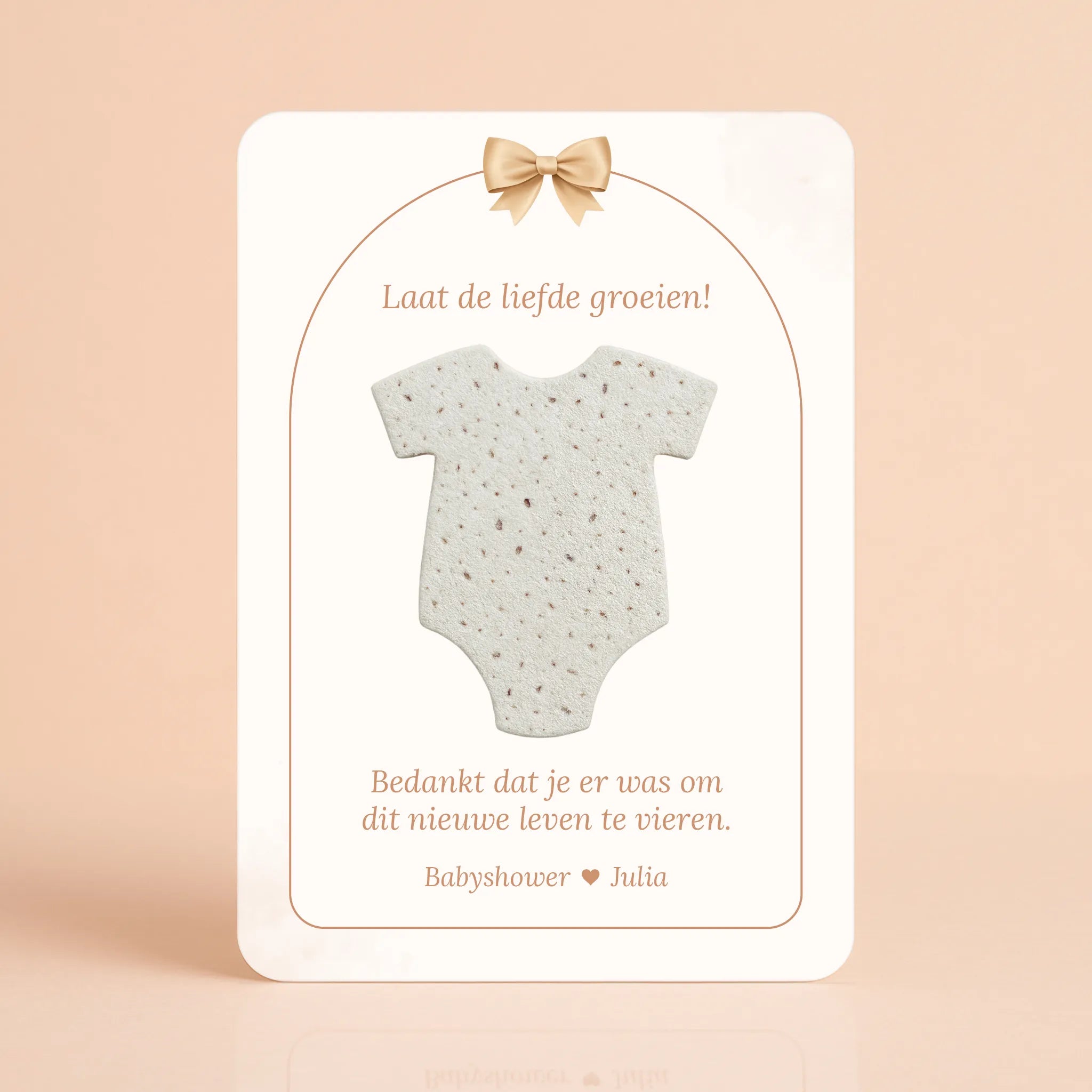 Babyshower cadeau en bedankje met zaadpapier hart Boho Beige Beertje – gepersonaliseerd kaartje met romper van zaadpapier, Studio Miron