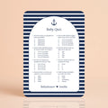 Babyshower spelkaart Baby Quiz in Navy Blue stijl, gepersonaliseerd met naam – Studio Miron