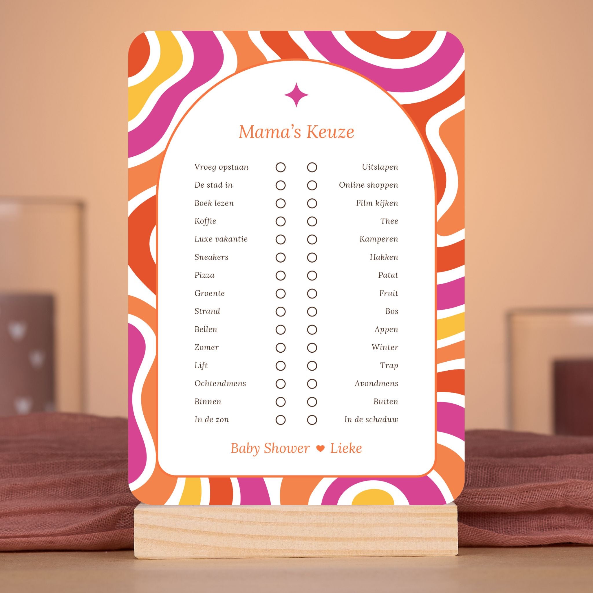 Mama’s Keuze kaart in Flower Power stijl in rood, paars, oranje en geel – sfeervolle setting met babyshower decoratie – Studio Miron